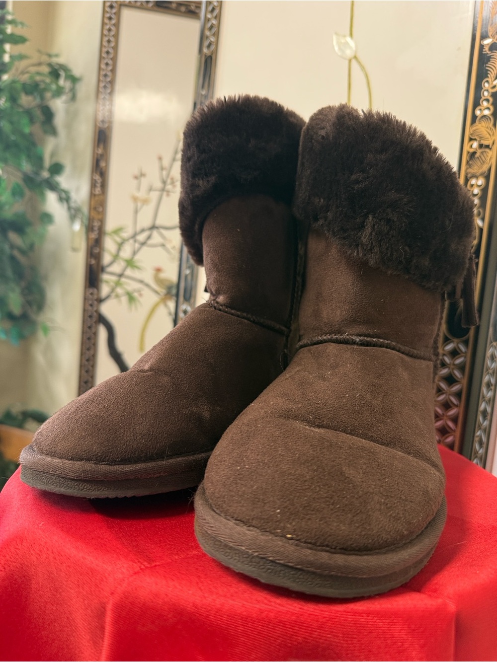 Apres by Lamo Chocolate Brown Suede Faux Fur Booties - Size 9